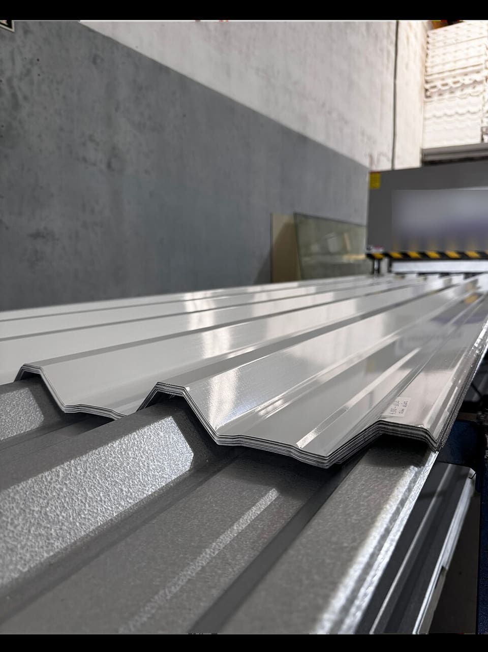 Telha simples TP40 de aluzinco, chapa trapezoidal sem EPS — Telhas em Gramado